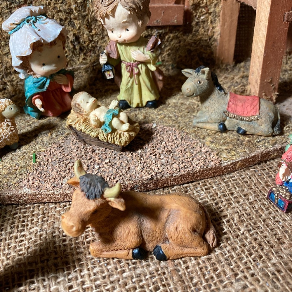 Vtg 12 Piece Christian Children Hand Painted Nativity Set Sweet Face Christmas - Picture 6 of 16